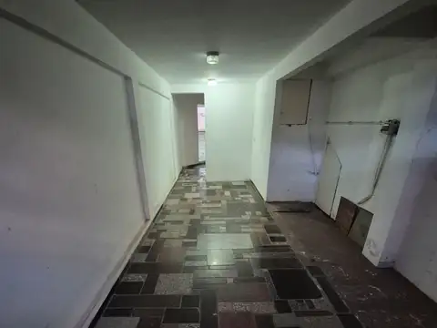 Amplio galpón en Quilmes Oeste