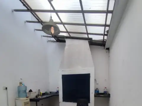 Amplio galpón en Quilmes Oeste