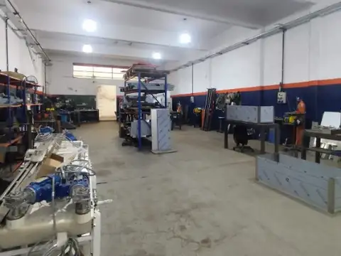 Amplio galpón en Quilmes Oeste