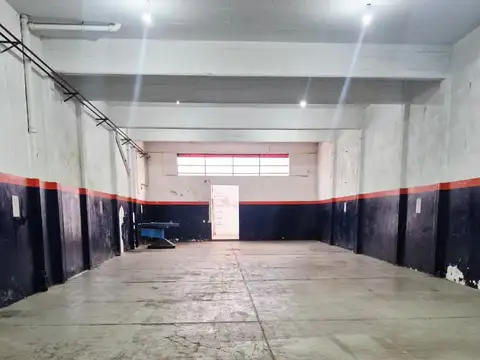 Amplio galpón en Quilmes Oeste