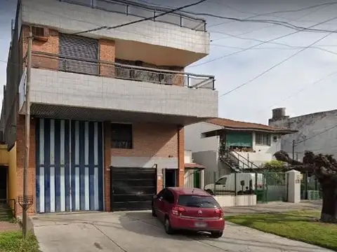 Amplio galpón en Quilmes Oeste