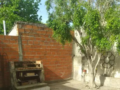 Casa en Alquiler con 2 cocheras