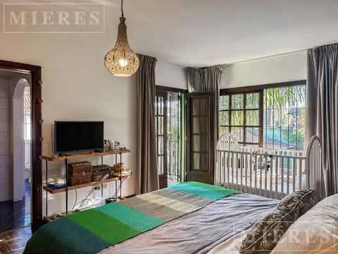 Casa en Venta con 3 cocheras
