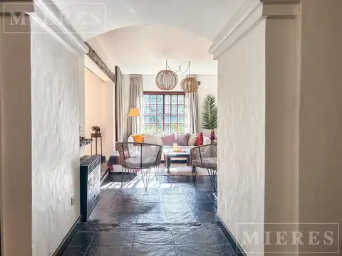 Casa en Venta con 3 cocheras