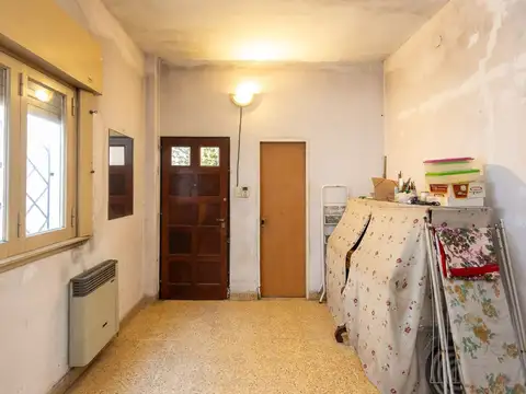 Casa 6 ambientes con 2 baños