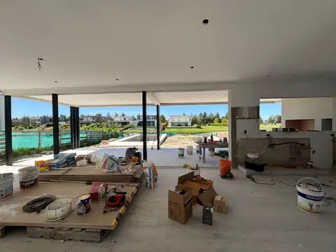 Casa 5 ambientes con 3 baños