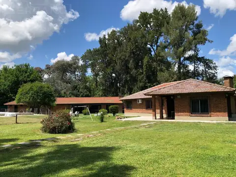 SDA. Alquiler Anual, Casa 4 ambientes, quincho, pileta, terreno de 4000 m2 , Barrio El Remanso, Exaltación de la Cruz