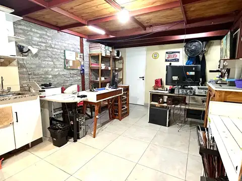 VENTA LOCAL CON GRAN ENTREPISO CABALLITO NORTE