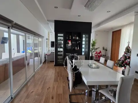 Casa 4 ambientes con 3 baños