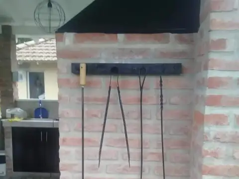 Casa 8 ambientes con 4 baños
