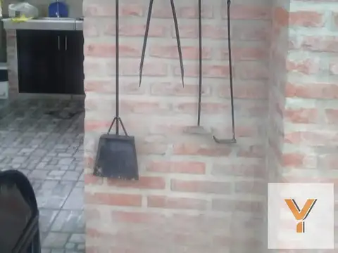 Casa 8 ambientes con 4 baños