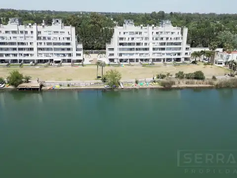 Venta Departamento en Vila Vela 3 ambientes con jardin y vista al lago