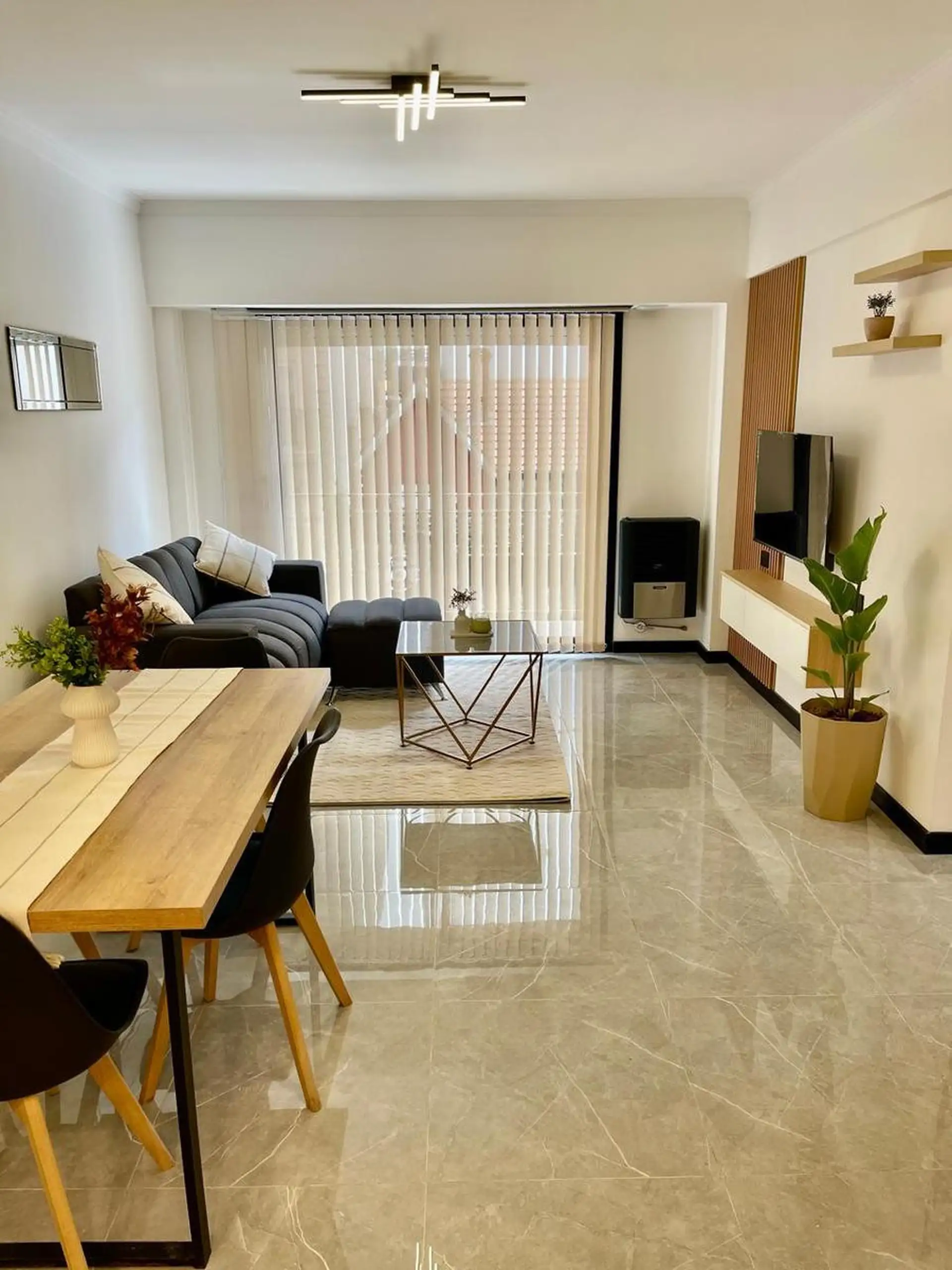 Departamento 2 ambientes con balcón a la calle en zona Paseo Aldrey