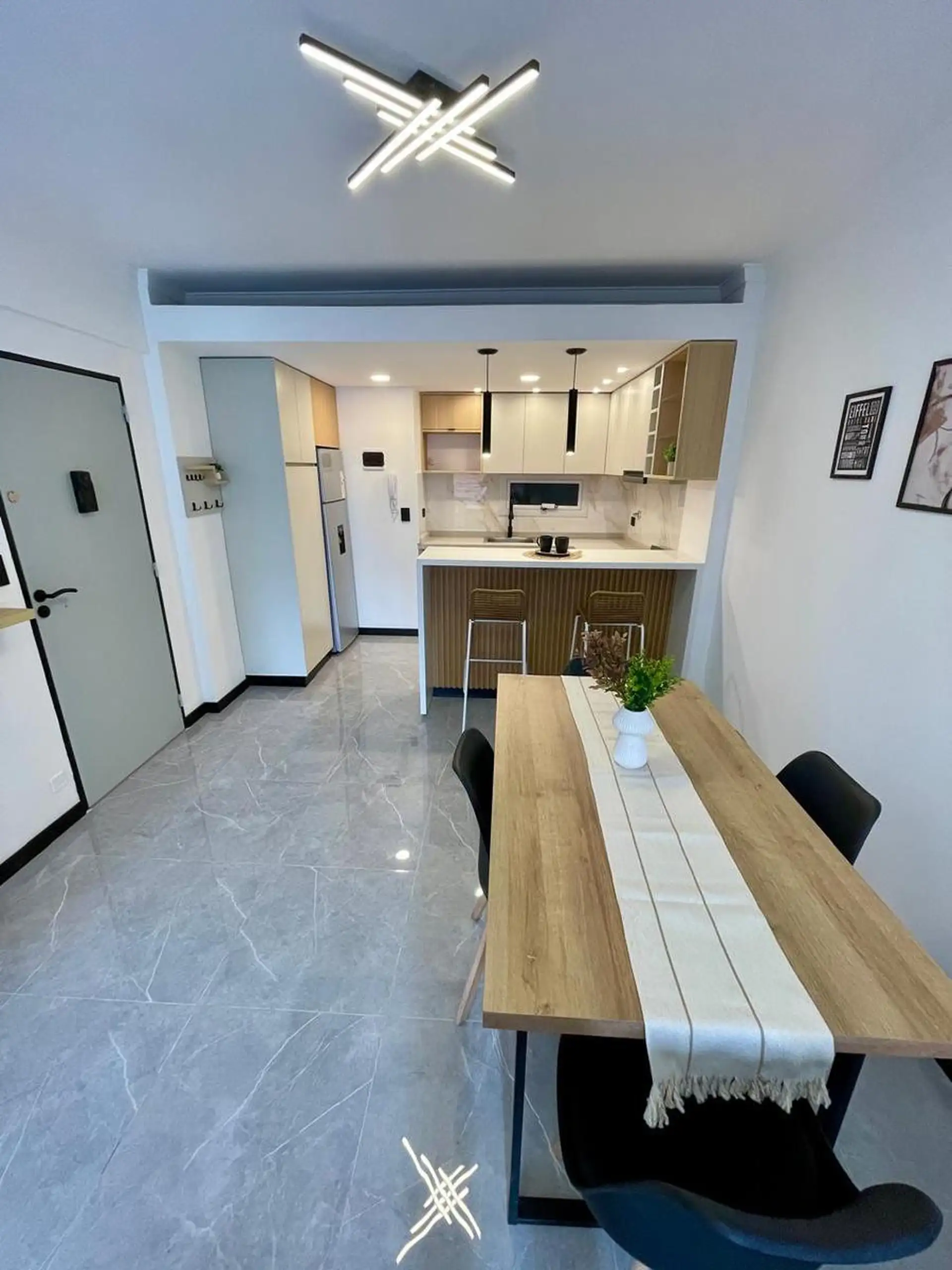 Departamento 2 ambientes con balcón a la calle en zona Paseo Aldrey