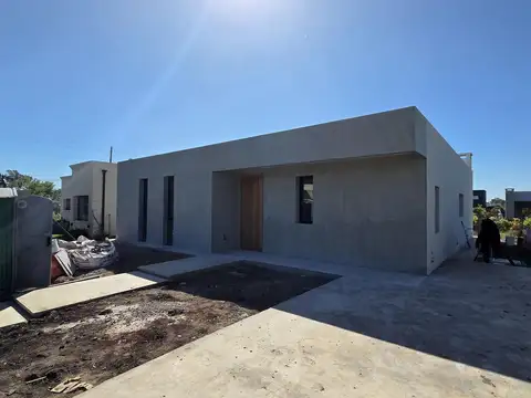 Pilar del Este, Santa Elisa Casa 4 ambientes