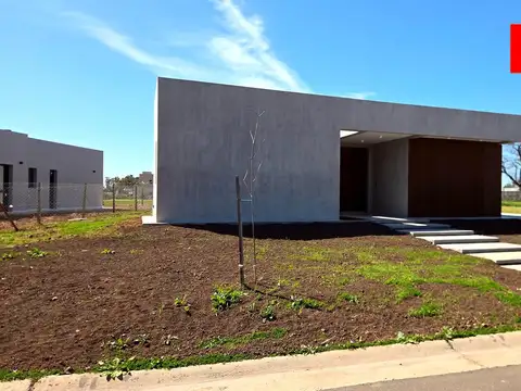 Casa en Venta en Pilar Del Este - Santa Elisa, USD 179.000