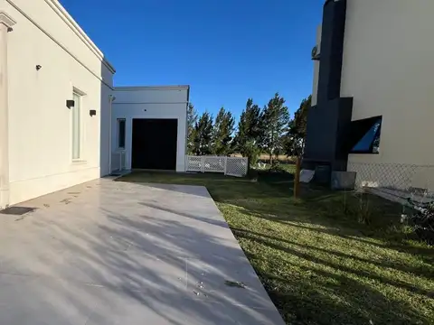 Casa en Venta en Prados De La Vega, USD 230.000