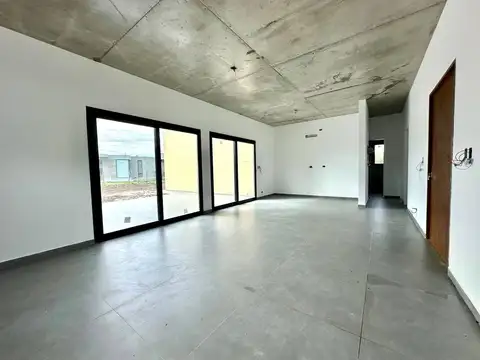 Casa en Venta con 3 cocheras