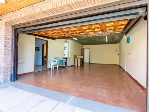Casa en Venta con 4 cocheras