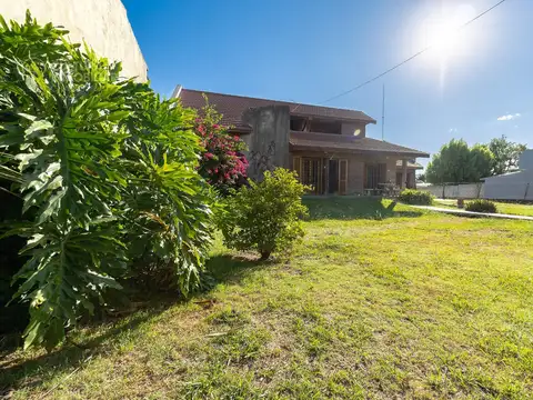 VENTA CASA 5 AMBIENTES DOBLE FRENTE ISIDRO CASANOVA