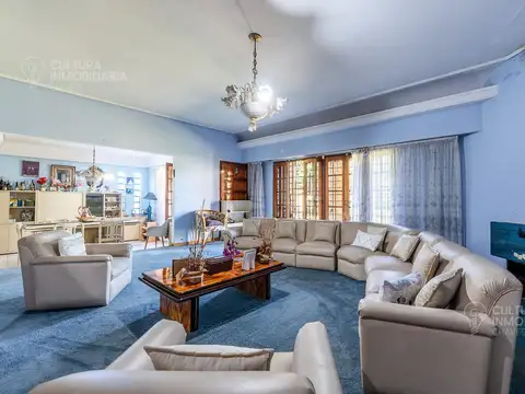 Casa en Venta con 4 cocheras