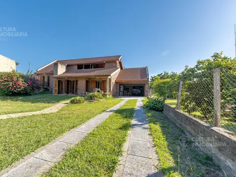 Casa en Venta en Isidro Casanova, USD 259.000