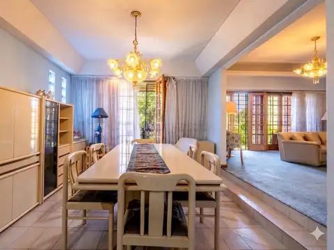 Casa 6 ambientes con 4 baños