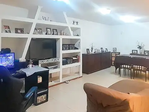 VENTA. CASA 5 AMB. COCHERA. FONDO LIBRE en Villa Ballester, San Martin, G.B.A. Zona Norte