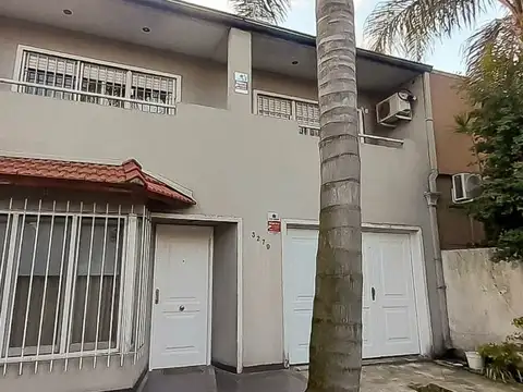 VENTA. CASA 5 AMB. COCHERA. FONDO LIBRE en Villa Ballester, San Martin, G.B.A. Zona Norte
