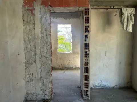 Lote en venta la plata con construcción a terminar