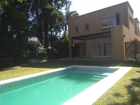 Casa 5 ambientes con 3 baños