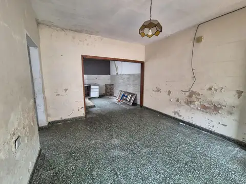 Venta Casa interna a reciclar. Ov. Lagos al 3100