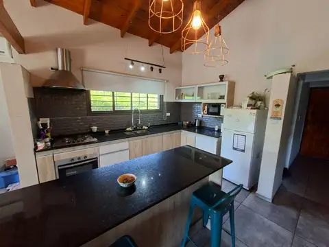 Casa 4 ambientes con 2 baños