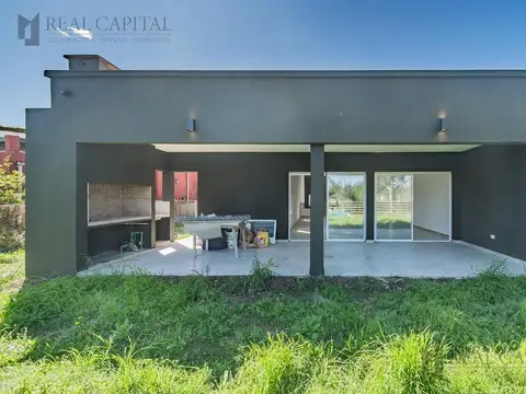 Casa en Venta con 2 cocheras
