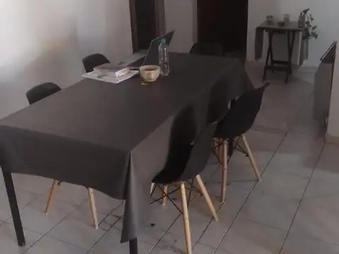 Amplia y comodisima casa de tres dormitorios mas cochera.