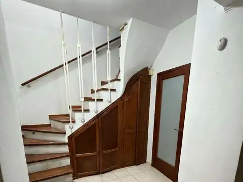 Casa en Alquiler con 1 cochera