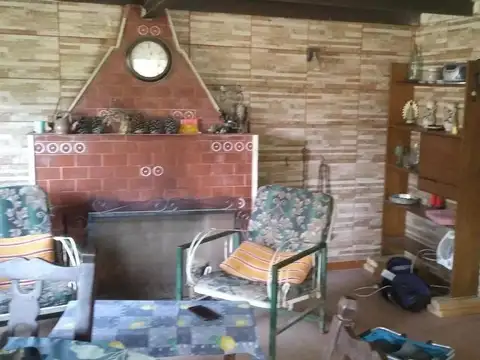 Casa en venta - 3 Dormitorios 1 Baño - 2.322Mts2 - Primera Sección, Escobar