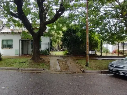 CASA SOBRE DOS LOTES ZONA INDUSTRIAL