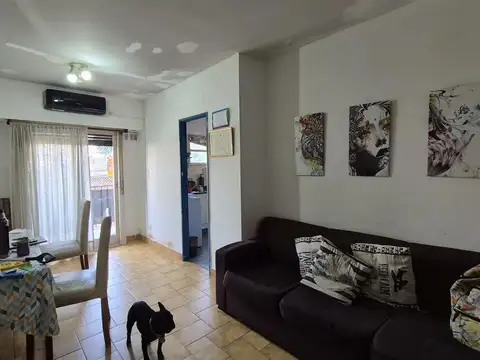Departamento 3 amb.,  c/ cochera, a mtrs de Av. Mitre y Laprida.  Villa Martelli