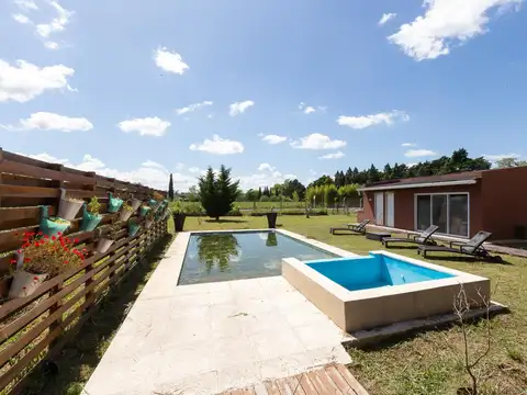 Casa en Venta con 2 cocheras