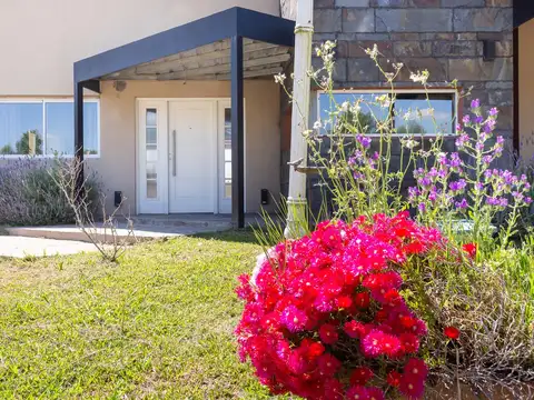 VENTA/PERMUTA CASA 5 AMBIENTES BARRIO PRIVADO MATISSE