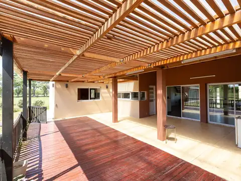Casa 5 ambientes con 3 baños