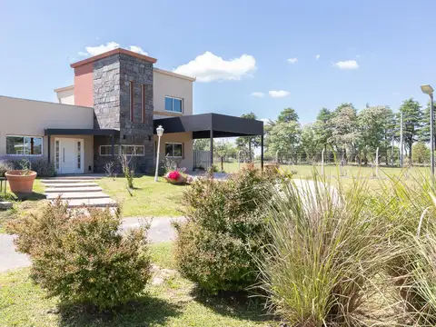 Casa en Venta en Countries y Barrios Cerrados en Campana, USD 170.000