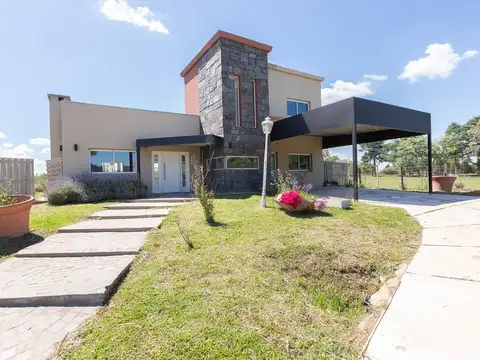 VENTA/PERMUTA CASA 5 AMBIENTES BARRIO PRIVADO MATISSE