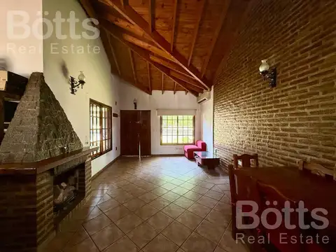 Casa 4 ambientes con 2 baños