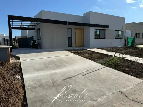 Casa en Venta en Pilar Del Este - Santa Elisa, USD 210.000