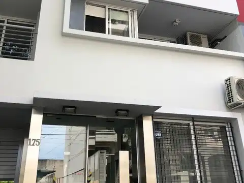 EXCELENTE DEPARTAMENTO DE 3 AMBIENTES CON COCHERA 