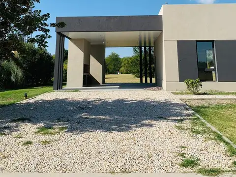 Casa 4 ambientes con 4 baños