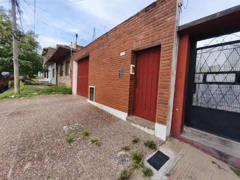 Casa en Venta lote propio de  7.50mts x 40 mts a refaccionar 5 amb con gran potencial p reconvertir