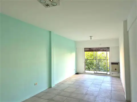 Alquiler de monoambiente con cocina independiente, balcón y lavadero, muy luminoso, en Palermo.